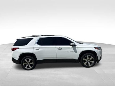 Used 2020 Chevrolet Traverse LT w/ LT Premium Package FWD image 2