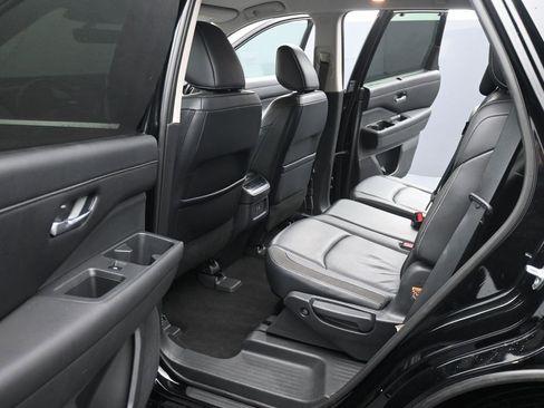 Used 2023 Nissan Pathfinder SL image 18