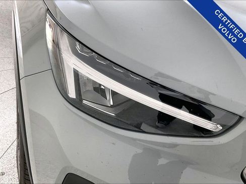 Certified 2025 Volvo XC40 B5 Core image 38