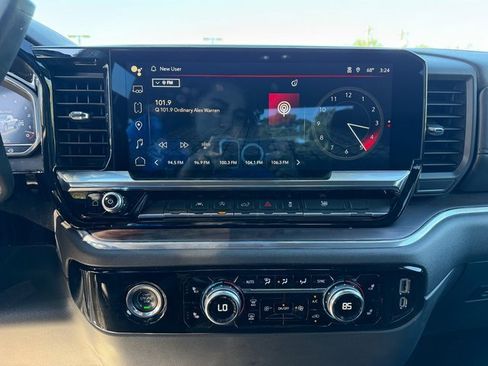 Used 2024 GMC Sierra 1500 SLT image 13