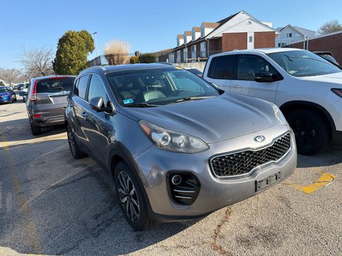 Used 2018 Kia Sportage EX image 3