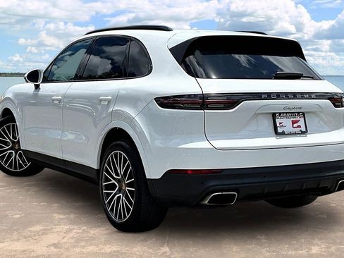 Used 2023 Porsche Cayenne AWD/4WD image 6