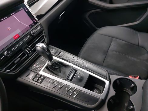 Certified 2021 Porsche Macan S image 27