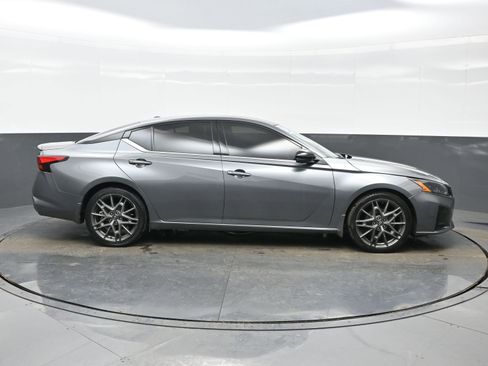 Used 2023 Nissan Altima 2.0 SR image 7