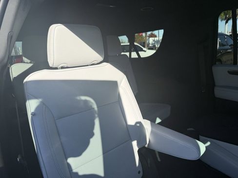 New 2025 Chevrolet Suburban Premier image 35