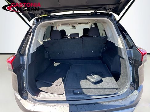 Used 2023 Nissan Rogue S image 32