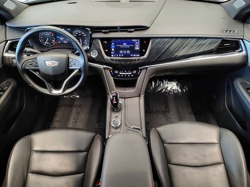Used 2025 Cadillac XT6 Premium Luxury FWD image 3