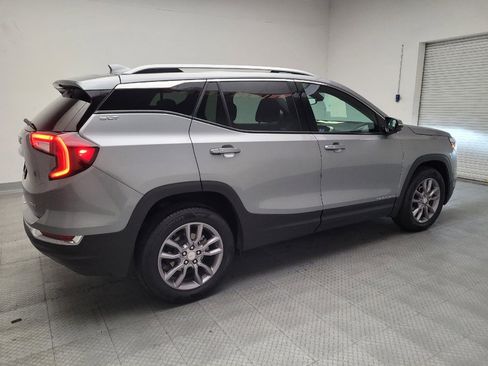 Used 2024 GMC Terrain SLT image 10