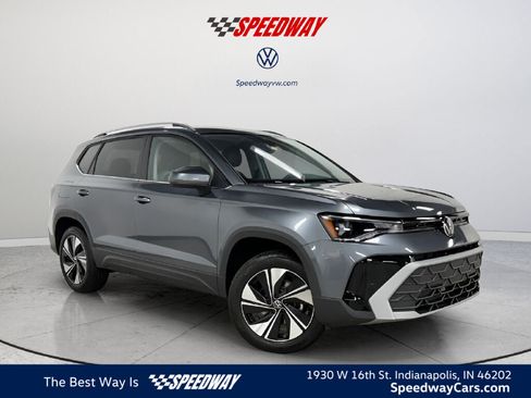 New 2025 Volkswagen Taos SE image 1