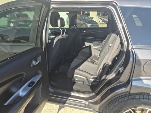 Used 2018 Dodge Journey SE w/ Popular Equipment Group image 9