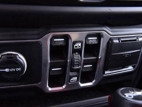 Used 2018 Jeep Wrangler Unlimited Sport S image 15