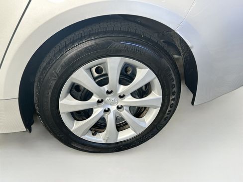 Used 2021 Toyota Corolla LE w/ Carpet Mat Package (TMS) FWD image 11