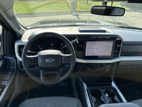 Used 2024 Ford F250 XLT w/ Black Appearance Package image 19