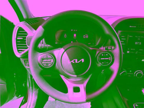 Used 2025 Kia Soul LX FWD image 16