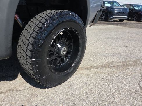 Used 2013 Toyota Tundra 4x4 CrewMax w/ SR5 Pkg image 10