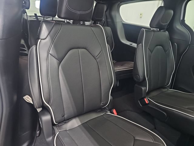 New 2027 Chrysler Pacifica Limited AWD/4WD image 34