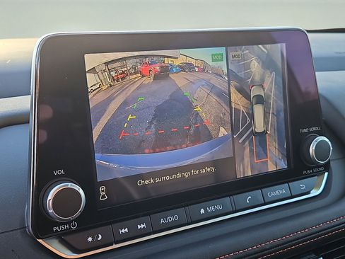 Used 2025 Nissan Rogue SV image 22