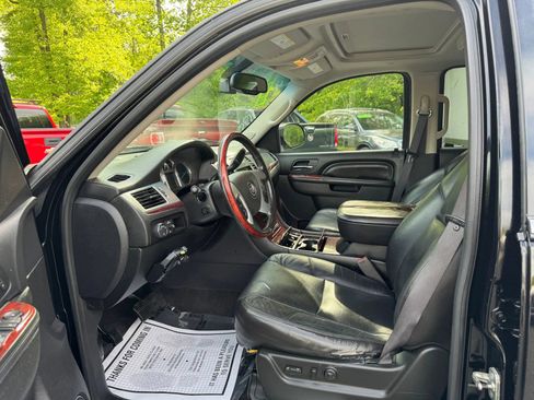 Used 2011 Cadillac Escalade Premium AWD/4WD image 12