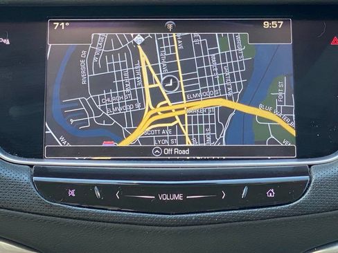 Used 2017 Cadillac XT5 Luxury w/ Driver Awareness Package AWD/4WD image 26