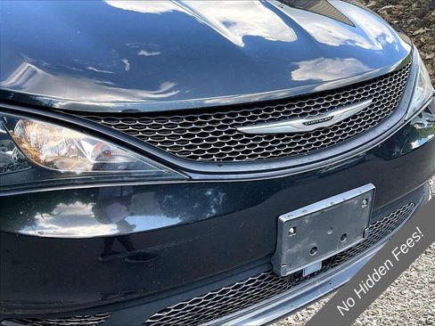 Used 2022 Chrysler Voyager LX FWD image 25