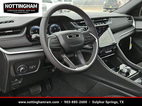 New 2025 Jeep Grand Cherokee Altitude image 21