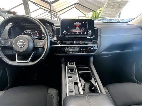 Certified 2024 Nissan Pathfinder SV w/ Black Appearance Package FWD image 15
