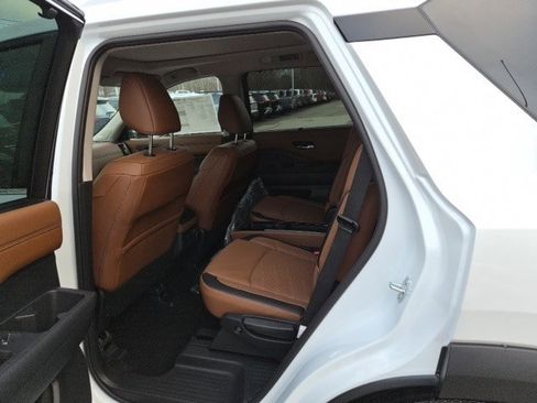 New 2025 Nissan Pathfinder Platinum image 18