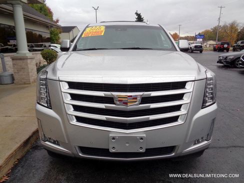 Used 2016 Cadillac Escalade ESV Luxury image 36