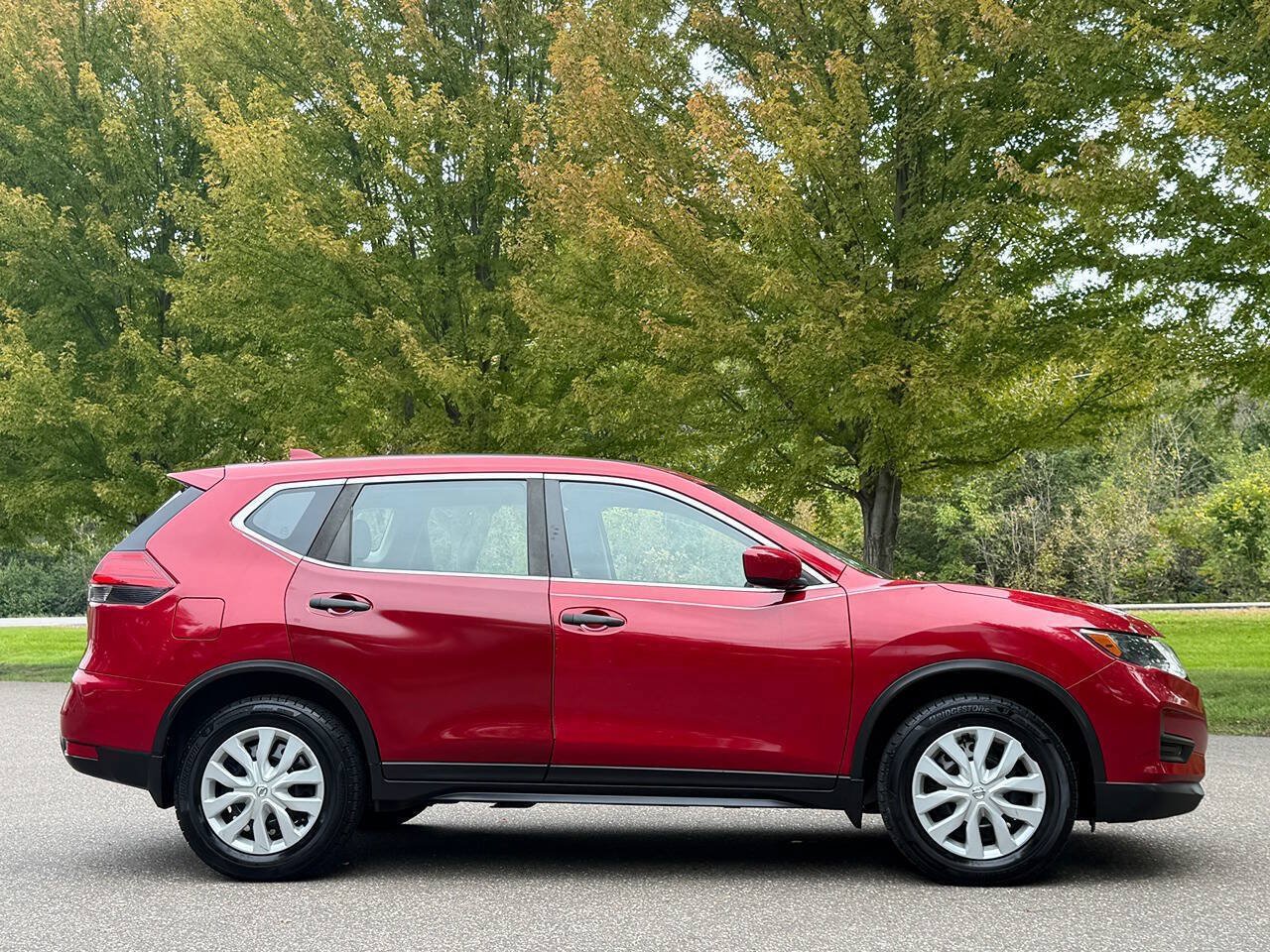 Used 2017 Nissan Rogue S AWD/4WD image 2