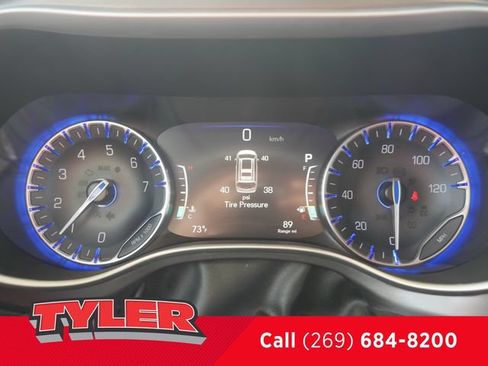 Used 2022 Chrysler Pacifica Touring-L FWD image 43