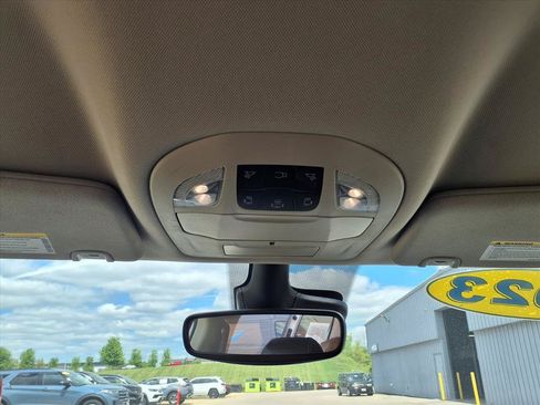 Used 2023 Chrysler Pacifica Touring-L FWD image 25