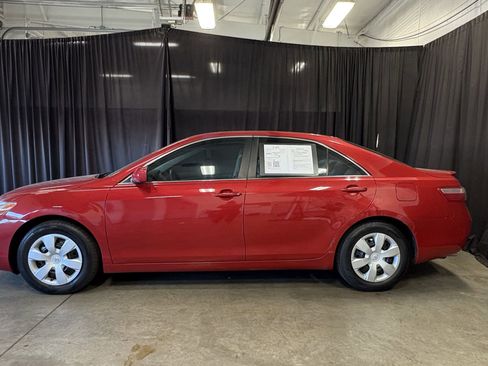 Used 2009 Toyota Camry LE image 2