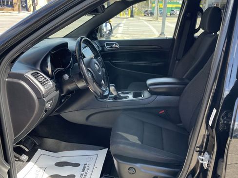 Used 2020 Jeep Grand Cherokee Laredo w/ Security & Convenience Group image 7