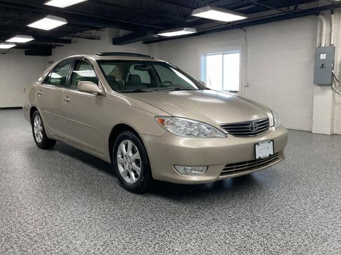 Used 2005 Toyota Camry XLE image 3