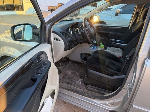 Used 2016 Dodge Grand Caravan SXT image 8