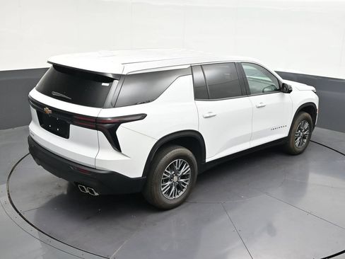 Used 2024 Chevrolet Traverse LS FWD image 19