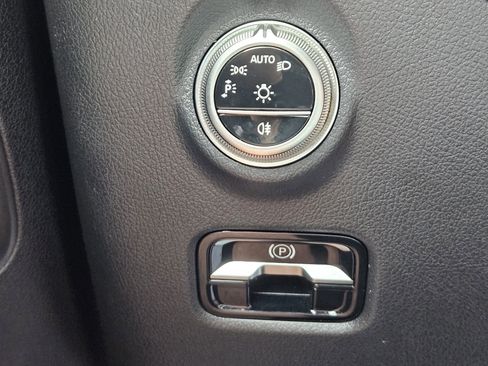 Used 2025 Mercedes-Benz C 300 Sedan image 22