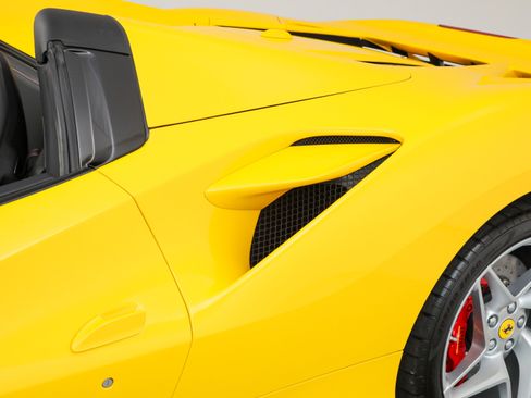 Certified 2022 Ferrari F8 Tributo image 25