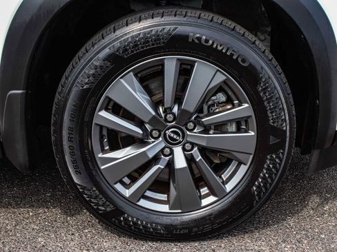 Used 2024 Nissan Pathfinder SV AWD/4WD image 7