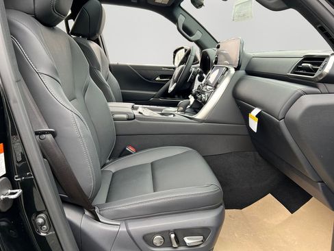 New 2026 Lexus LX 700h Luxury image 7