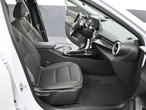 Used 2025 Chevrolet Trax ACTIV w/ Sunroof Package image 13