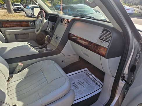 Used 2004 Lincoln Navigator Luxury image 14