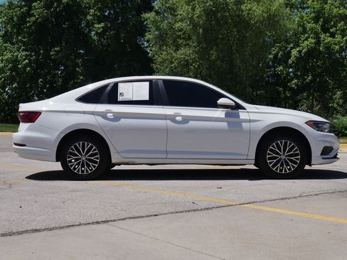 Used 2020 Volkswagen Jetta SE w/ SE Cold Weather Package FWD image 17