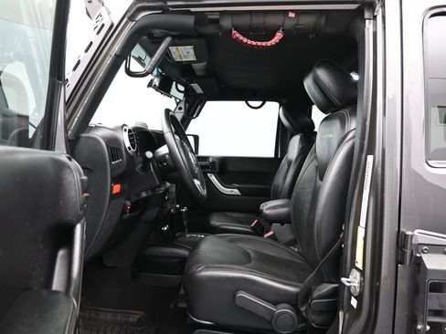 Used 2016 Jeep Wrangler Unlimited Rubicon image 9