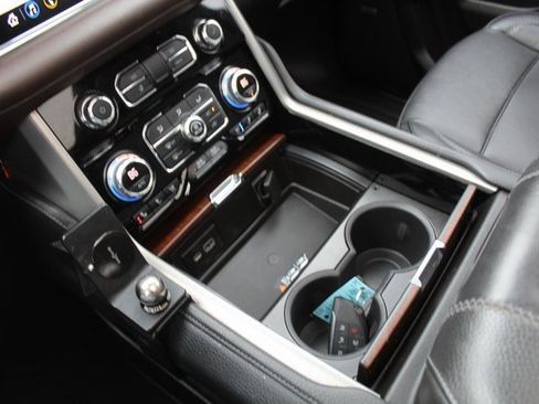 Used 2021 GMC Yukon Denali w/ Denali Premium Package image 41