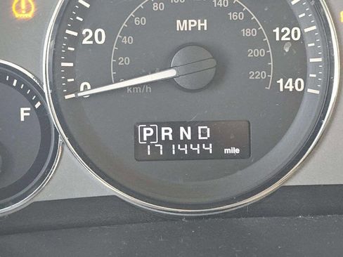 Used 2009 Jeep Commander Limited image 11