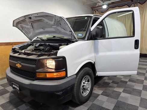 Used 2017 Chevrolet Express 2500 image 12