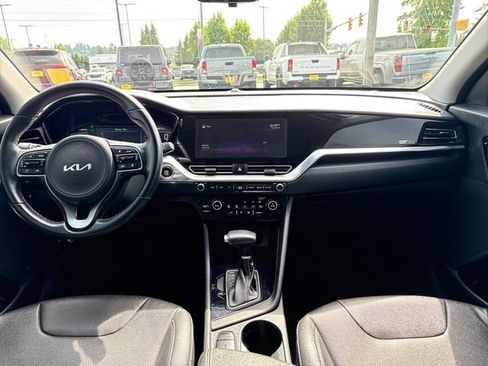Used 2022 Kia Niro Touring Special Edition FWD image 11