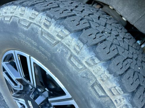 Used 2022 GMC Sierra 2500 AT4 w/ AT4 Preferred Package image 12