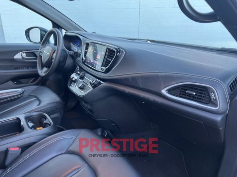Used 2024 Chrysler Pacifica Limited FWD image 34